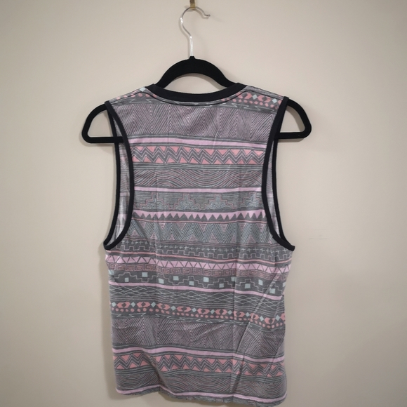 Summery patterned Muscle tee - Picture 4 of 4